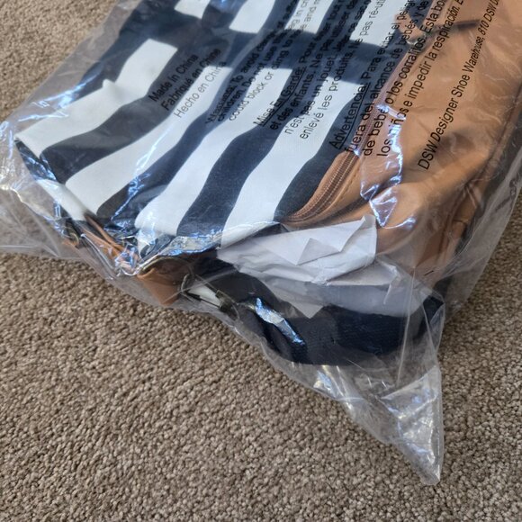 NEW DSW Black White Stripe Canvas Weekender Bag w/ Shoe Compartment - Picture 10 of 12